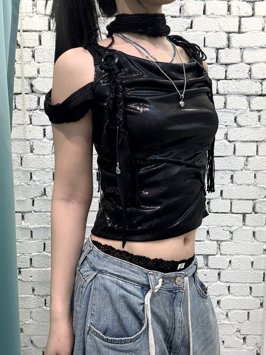 Glossy Off-Shoulder Draped Top with Scar 상품이미지3
