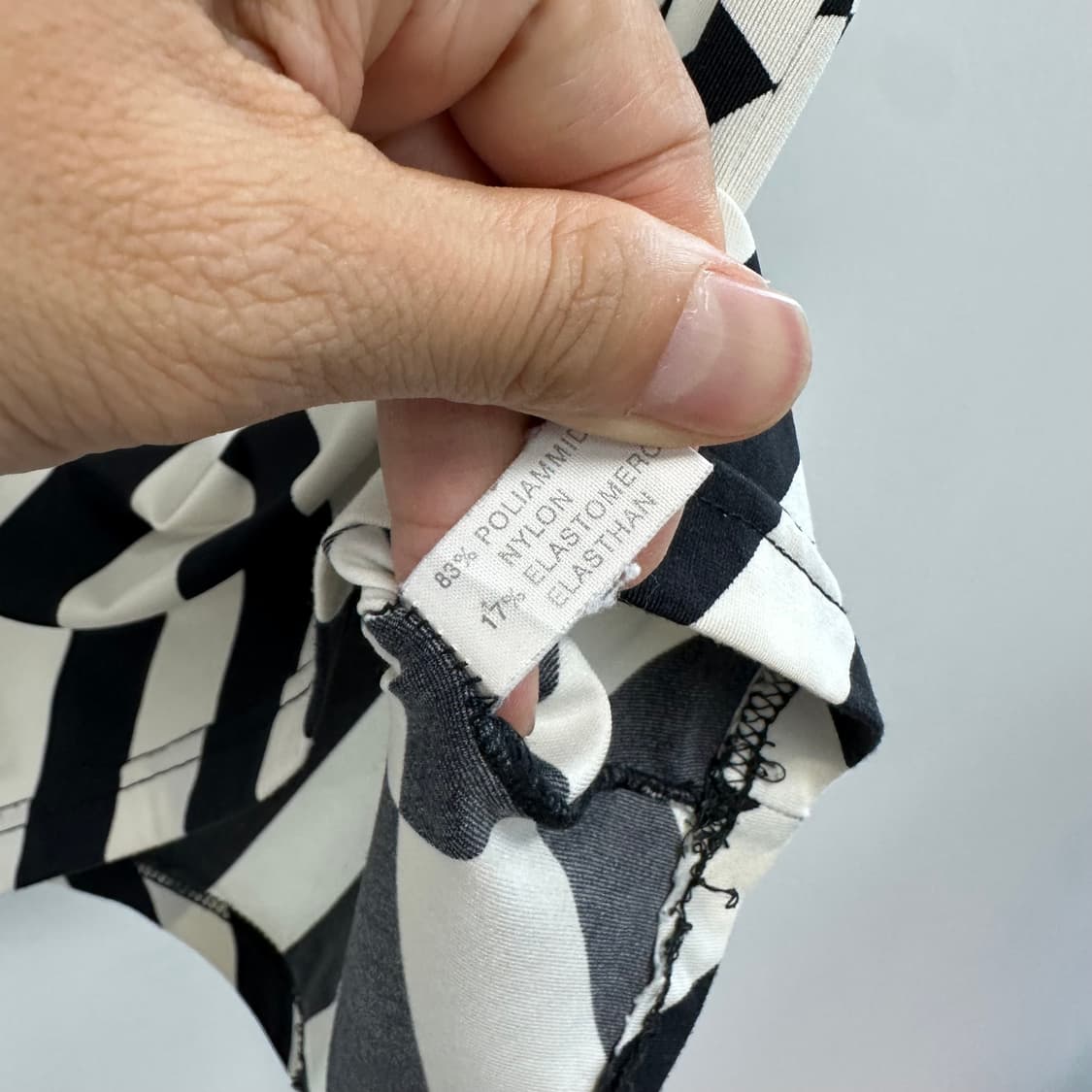 펜디 주카 로고 패턴 카라티 상품이미지9