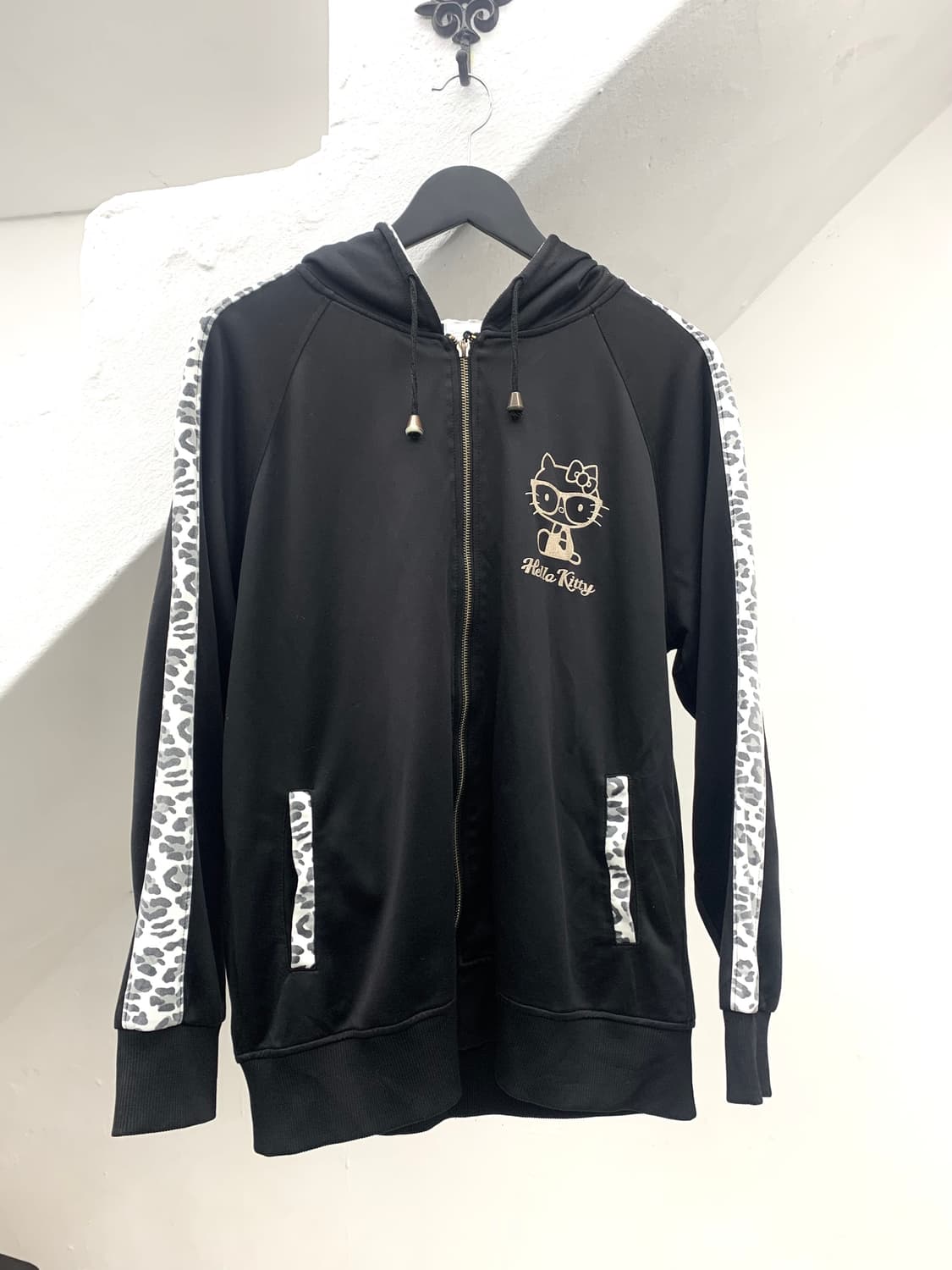 Hello kitty leopard gal jersey top  상품이미지6