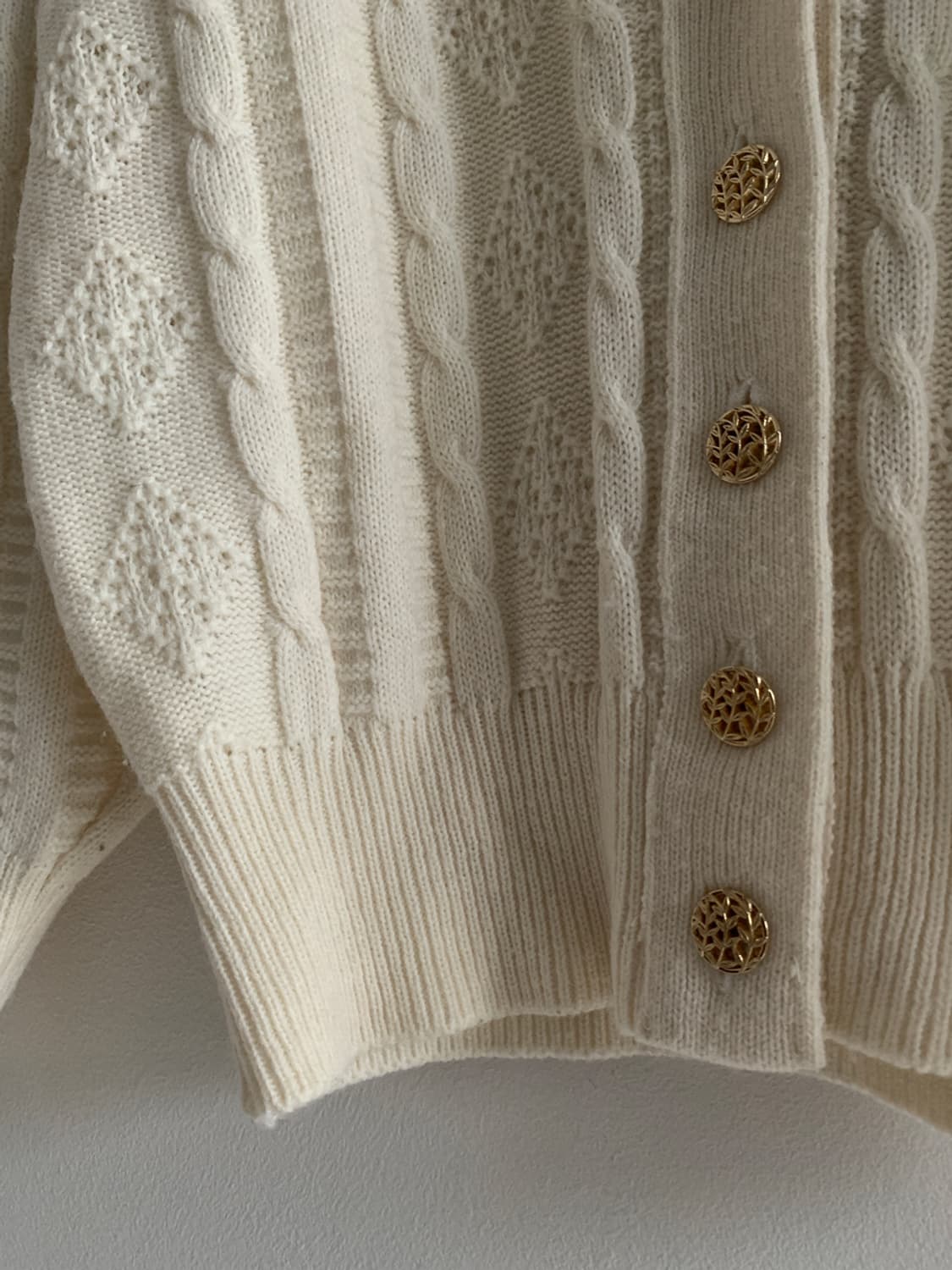 Twist Gold Button Knit Cardigan 상품이미지6