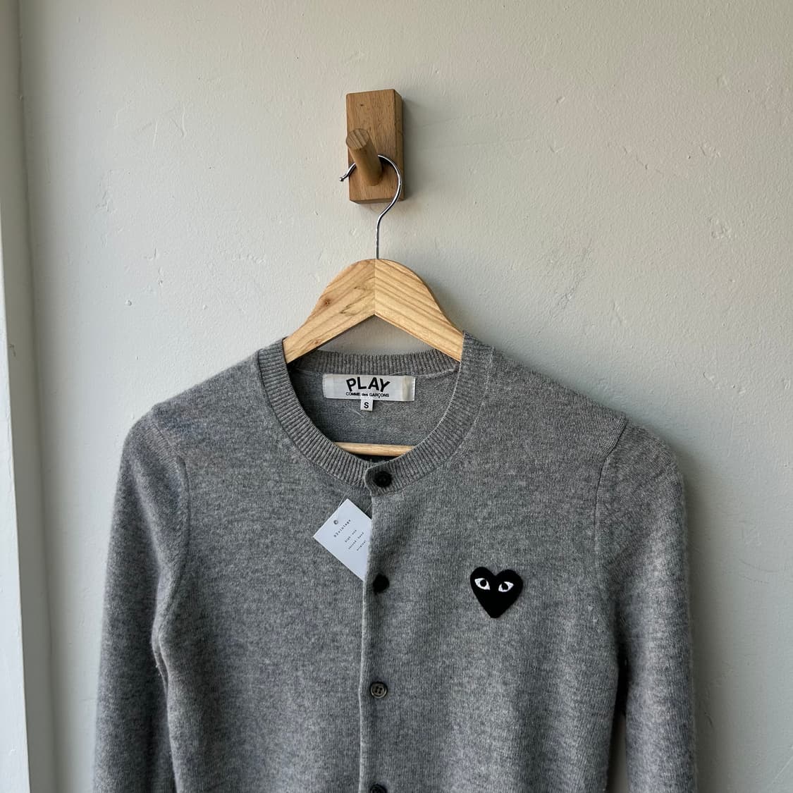 16786 - 꼼데가르송 블랙 와펜 울 가디건 (울 100%) 상품이미지2