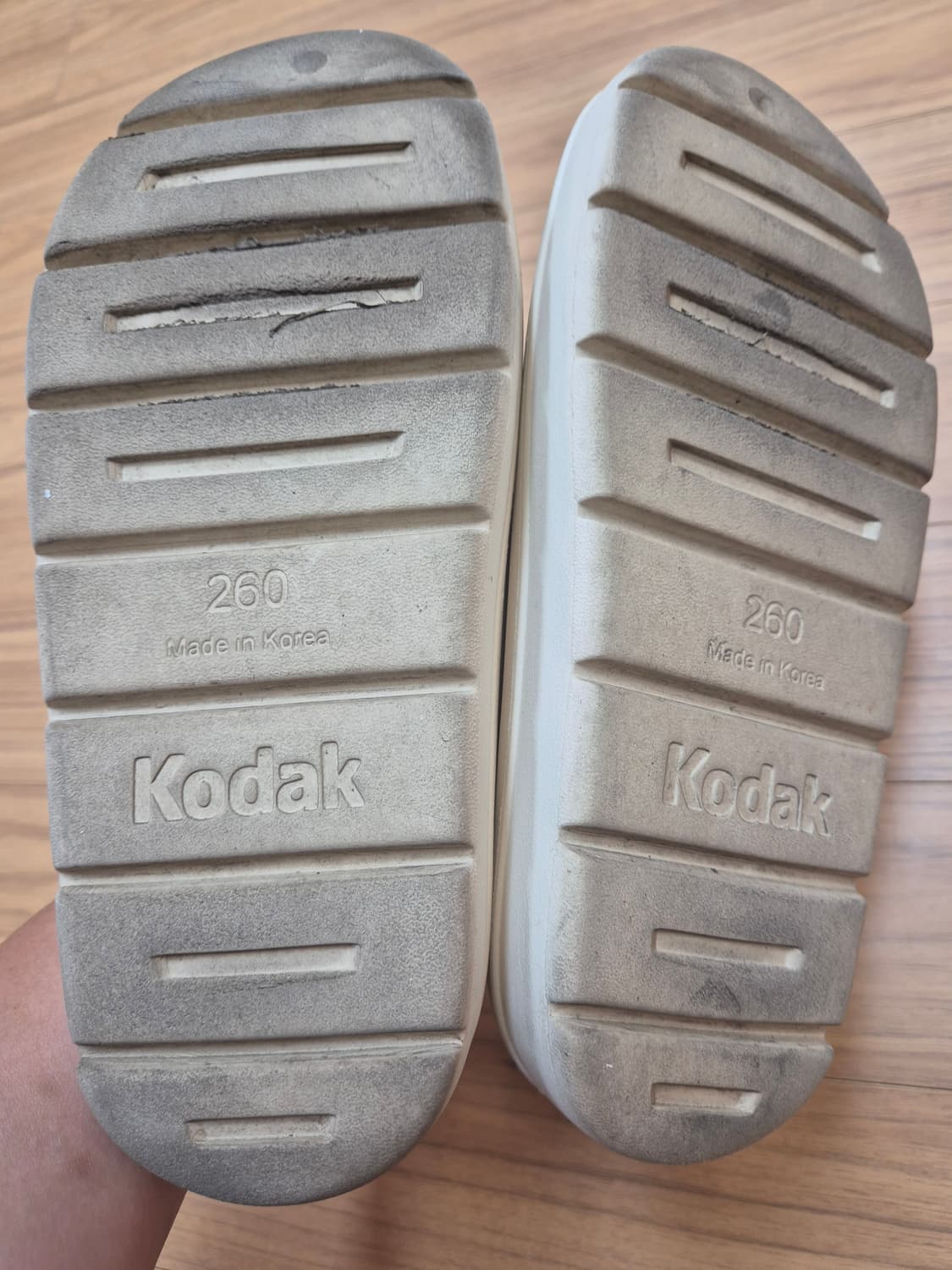 아이보리 색상의 코닥 슬리퍼 260mm입니다. Made in Korea  상품이미지4
