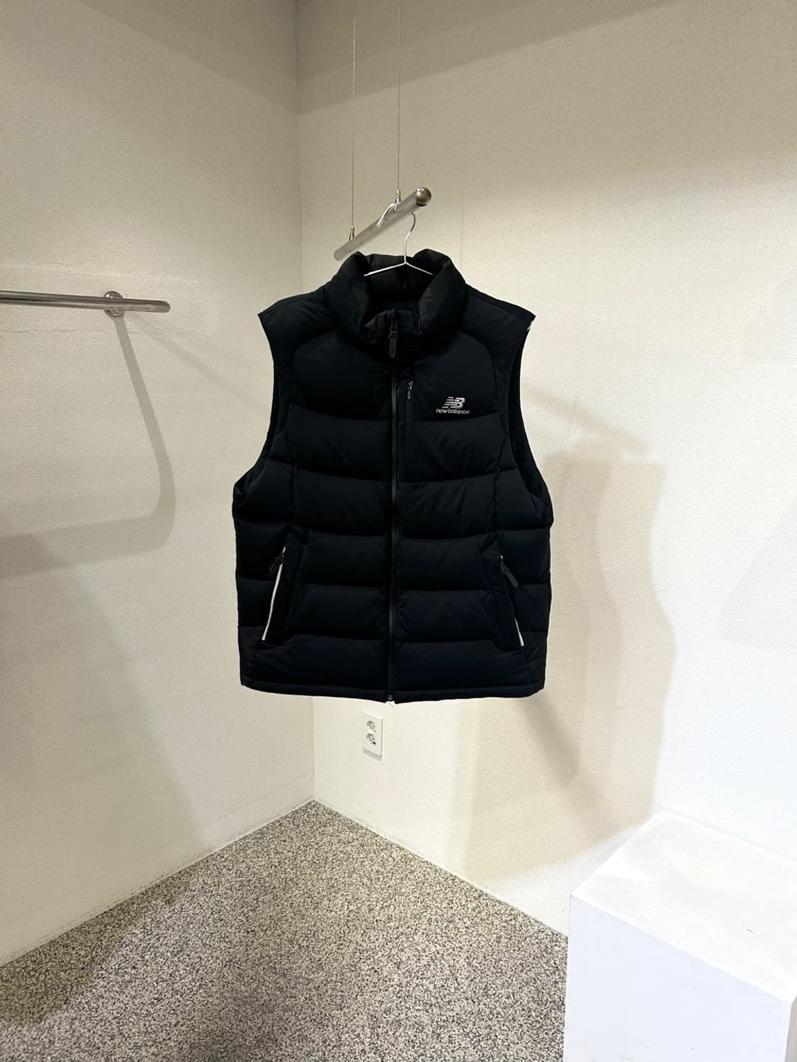 뉴발란스 NB로고 덕다운 조끼패딩 상품이미지1