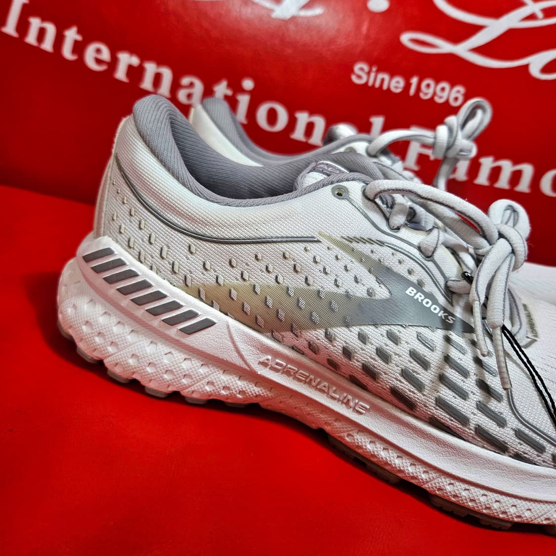 (미사용) 브룩스(Brooks) 아드레날린 평발 마라톤 러닝화  상품이미지2