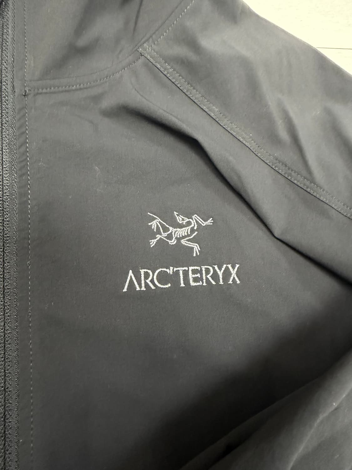 아크테릭스 감마 SL M 사이즈 블랙  상태 9.9/10   로고랑 영문 상품이미지4