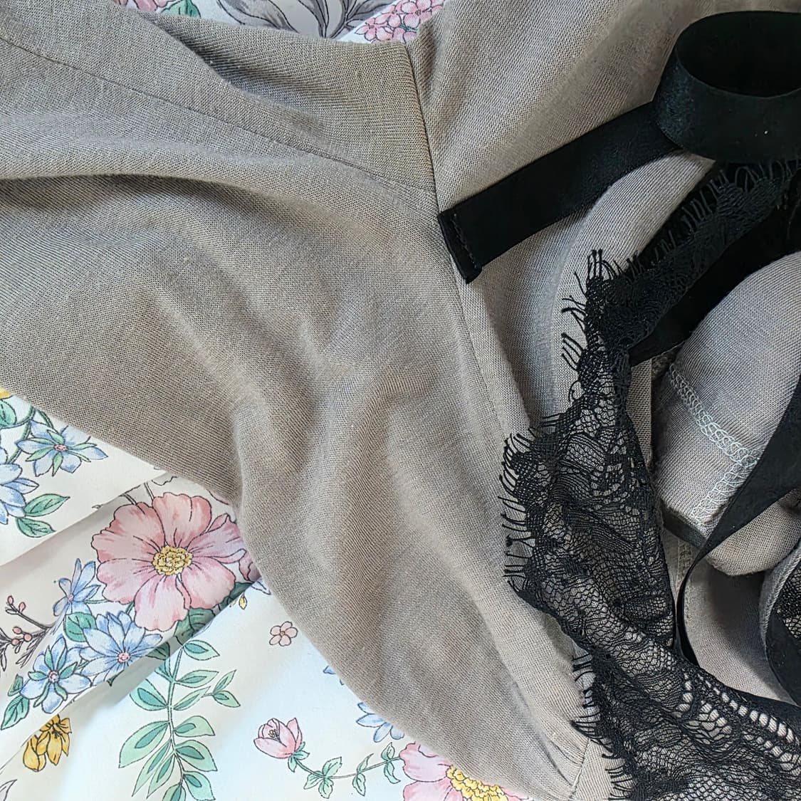 3만원 이상 구입 시 서비스 증정// 레이스 빈티지 가디건 상품이미지3