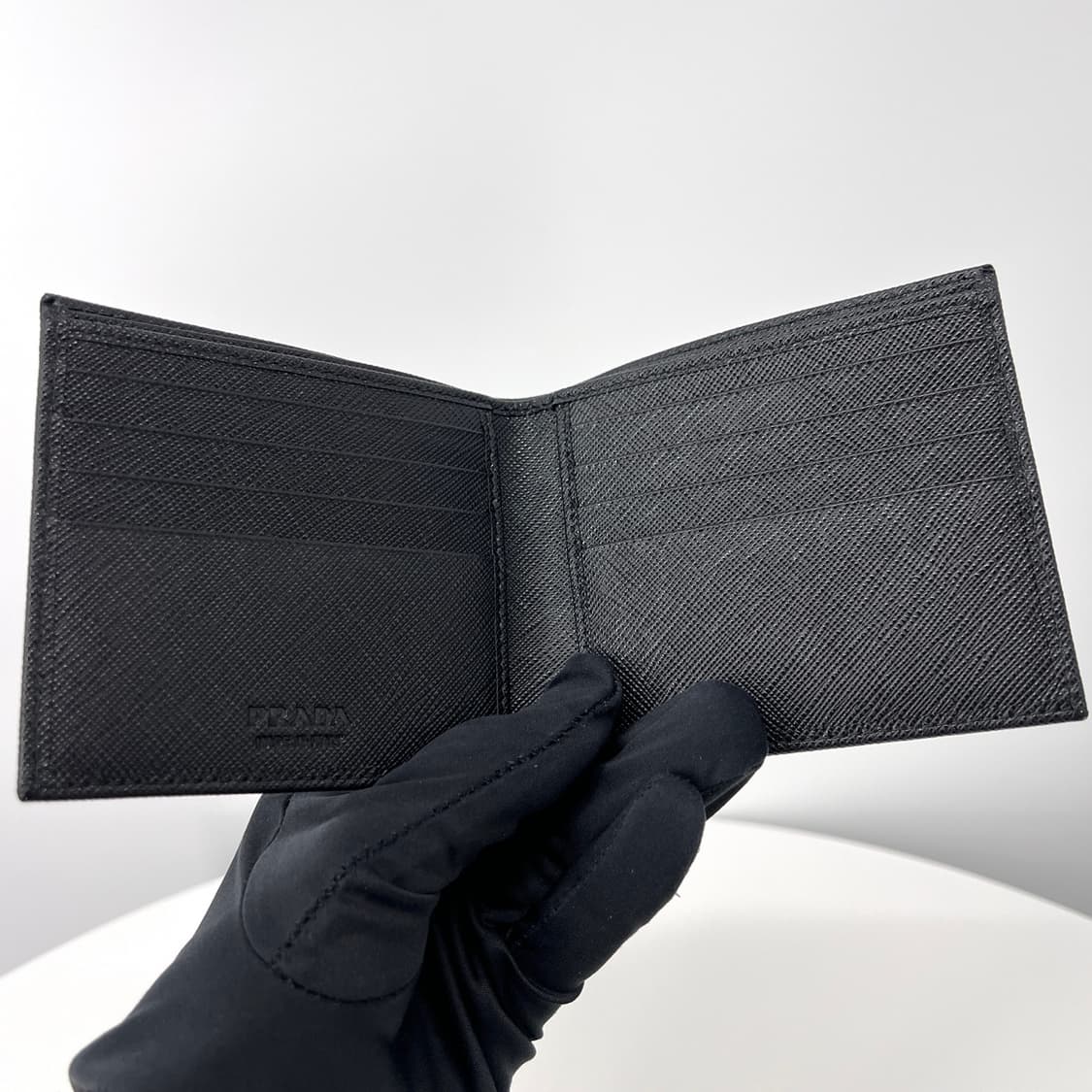 프라다 삼각로고 사피아노 반지갑 블랙 상품이미지8