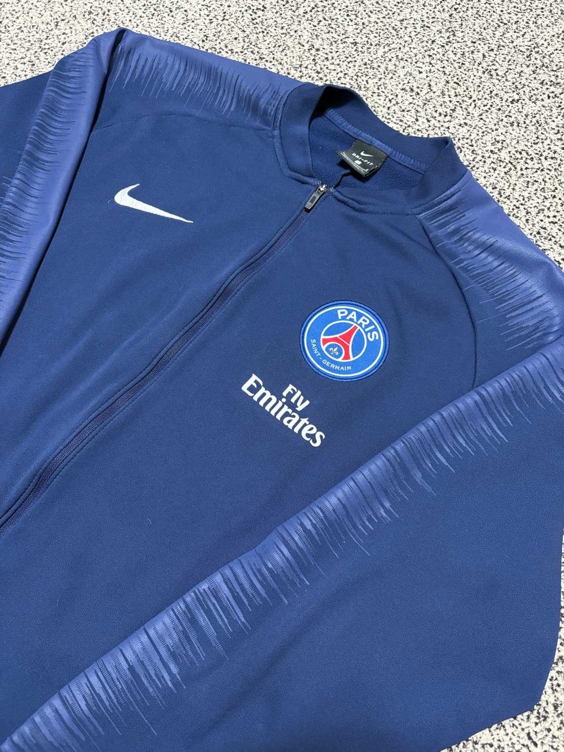 나이키 자수로고 파리생제르망 집업 상품이미지2