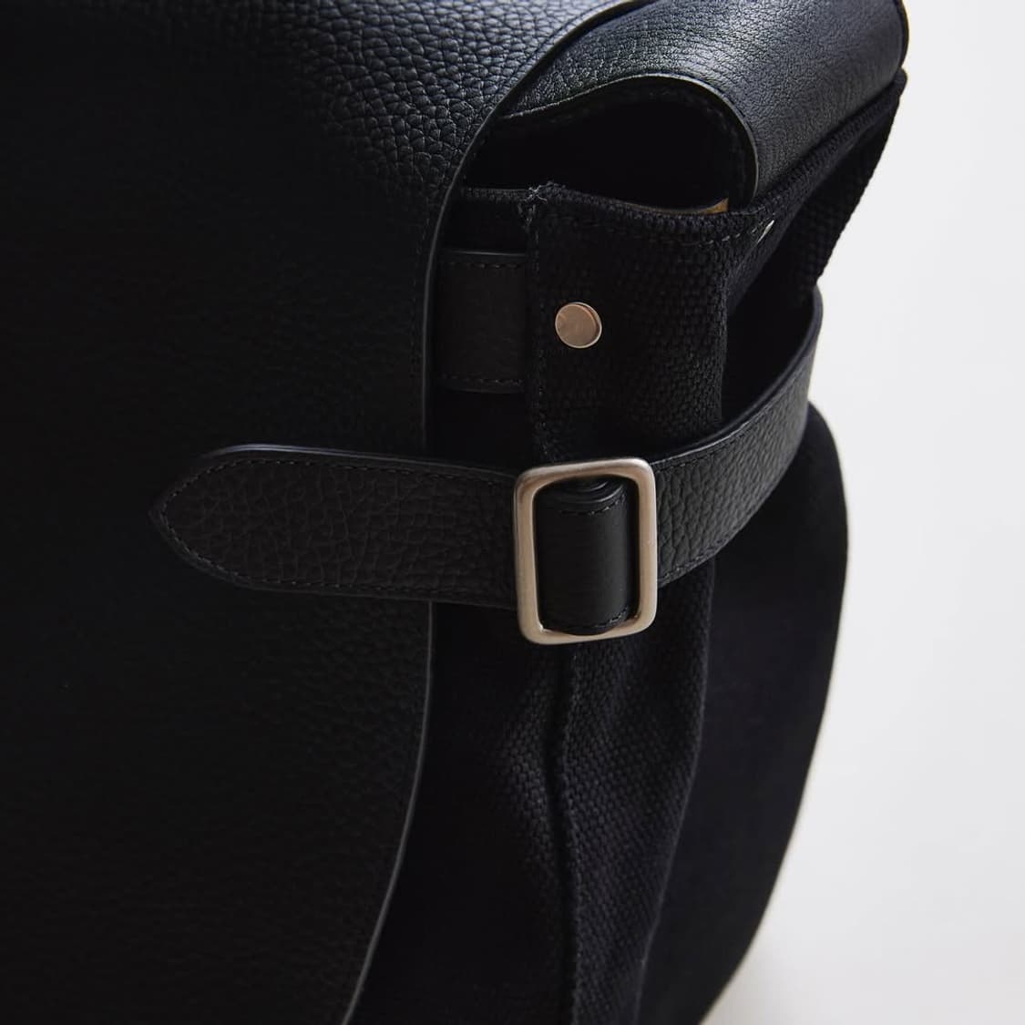 26ss L.HEFNER LEATHER POSTMAN BAG 상품이미지6