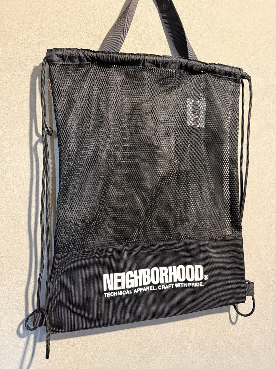 네이버후드 메쉬 드로우스트링 토트백 상품이미지4