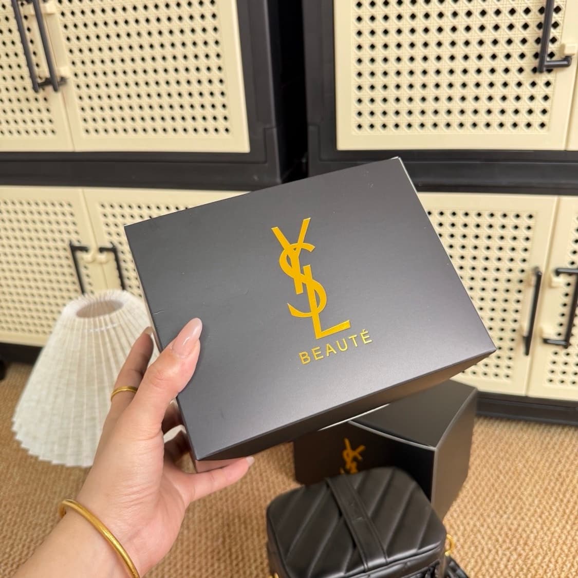 입생로랑 메이크업 백 YSL 블랙 로고 미니 체인크로스백 상품이미지6