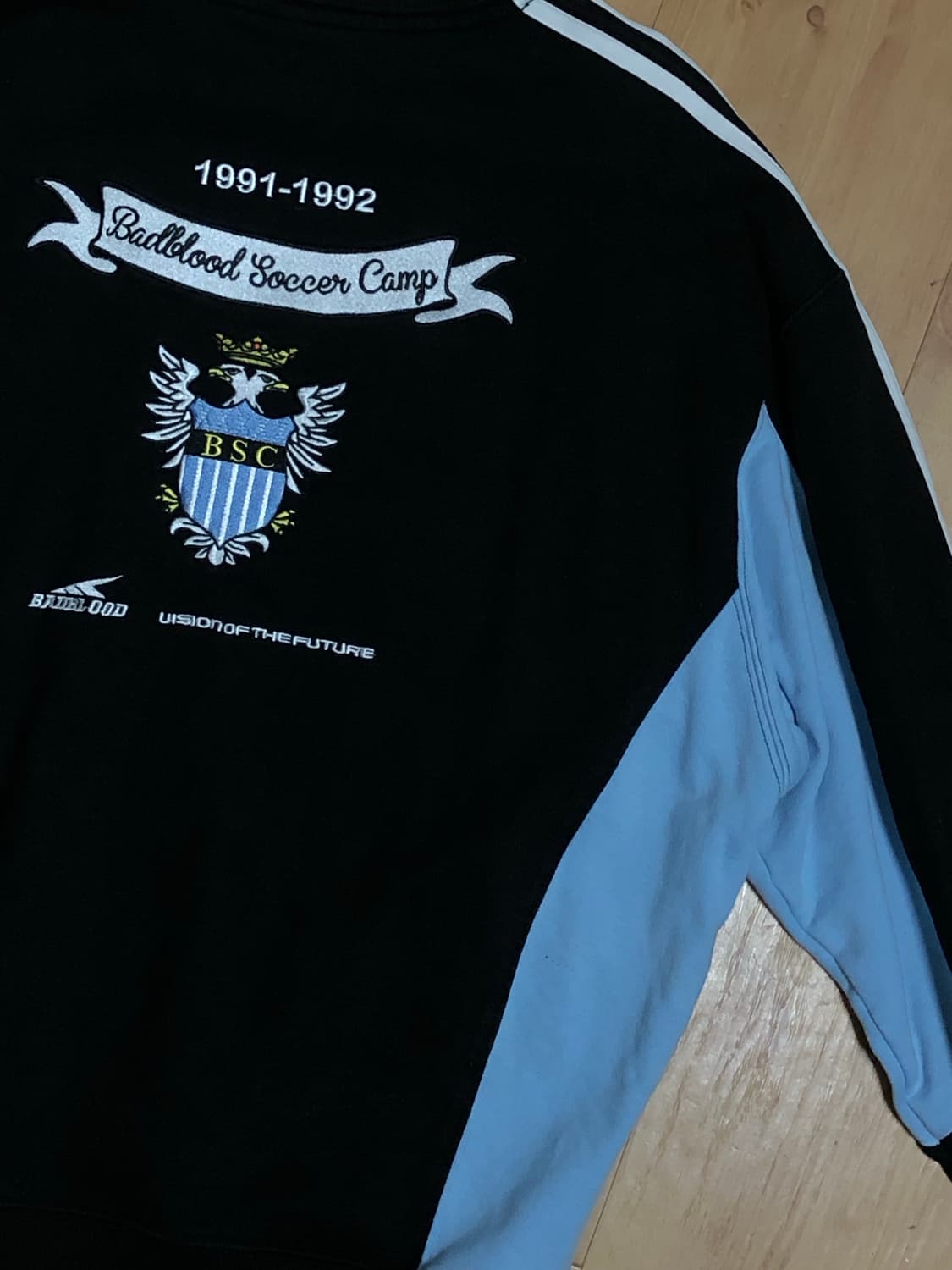 배드블러드 BSC 싸커 캠프 패널 맨투맨 블랙 상품이미지4