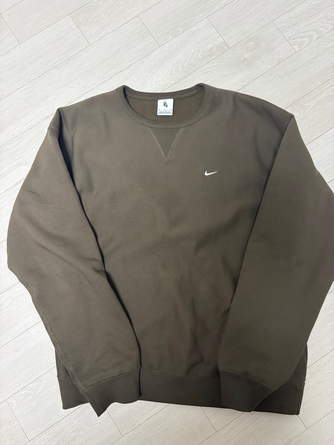 나이키 솔로 스우시 플리스 크루 맨투맨 - 다크 헤이즐:화이트  상품이미지2