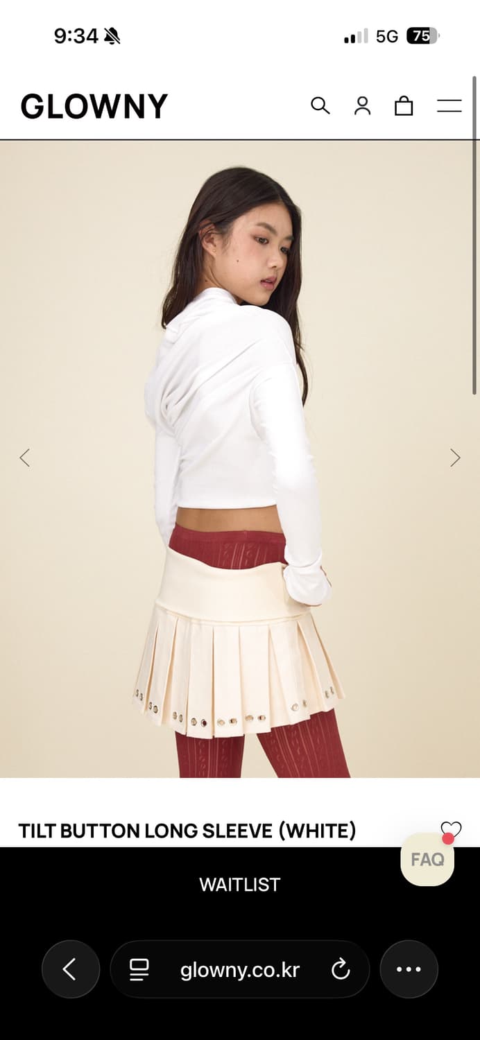 화이트 M 글로니 버튼 롱슬리브 드레이핑 원숄더탑 상품이미지3