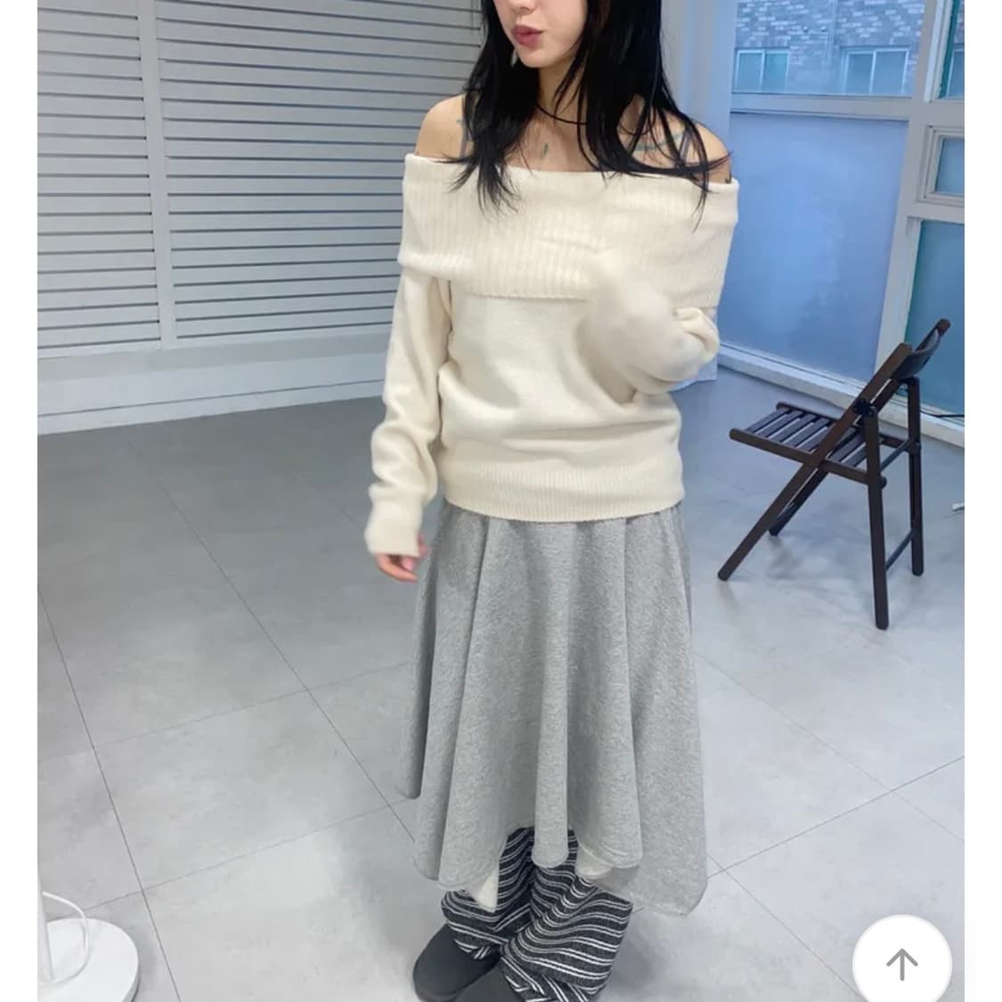 이즈이즈 Hug off-shouler knit 아이보리 상품이미지1