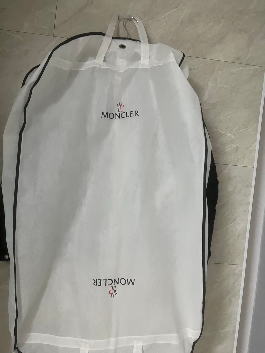 몽클레어 아미오 바이커 경량패딩 상품이미지3