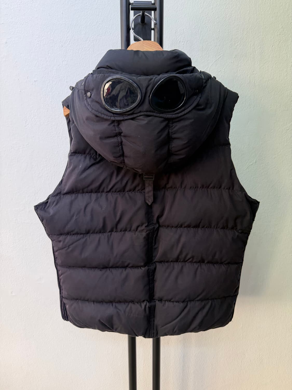 매장판정품) CP컴퍼니 렌즈 고글 패딩조끼 95 상품이미지5