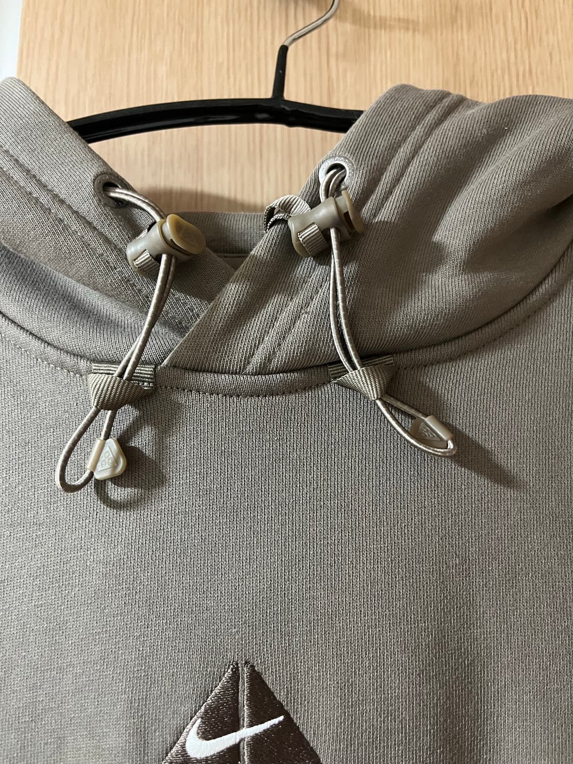 나이키 ACG 써마핏 풀오버 플리스 후드 올리브 그레이 M 팝니다 상품이미지5