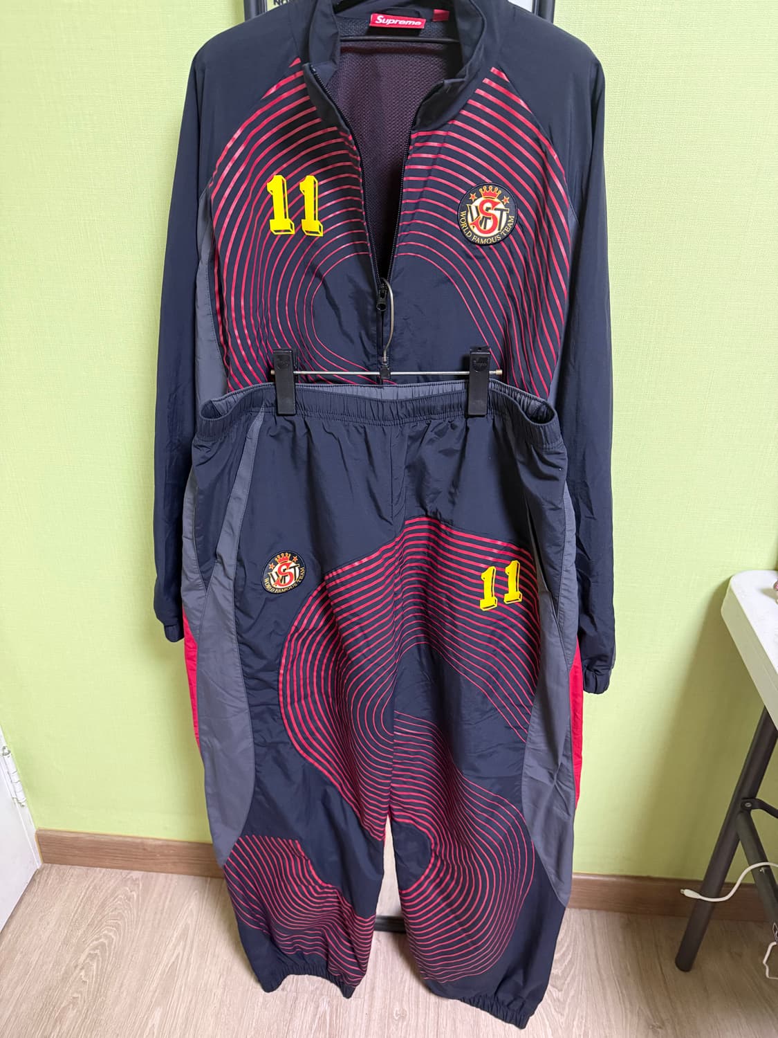 슈프림 트랙셋업 L 상품이미지1