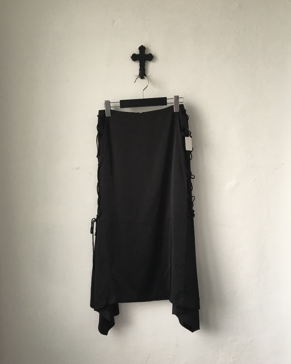 Side lace up point glossy unbalanced lon 상품이미지1