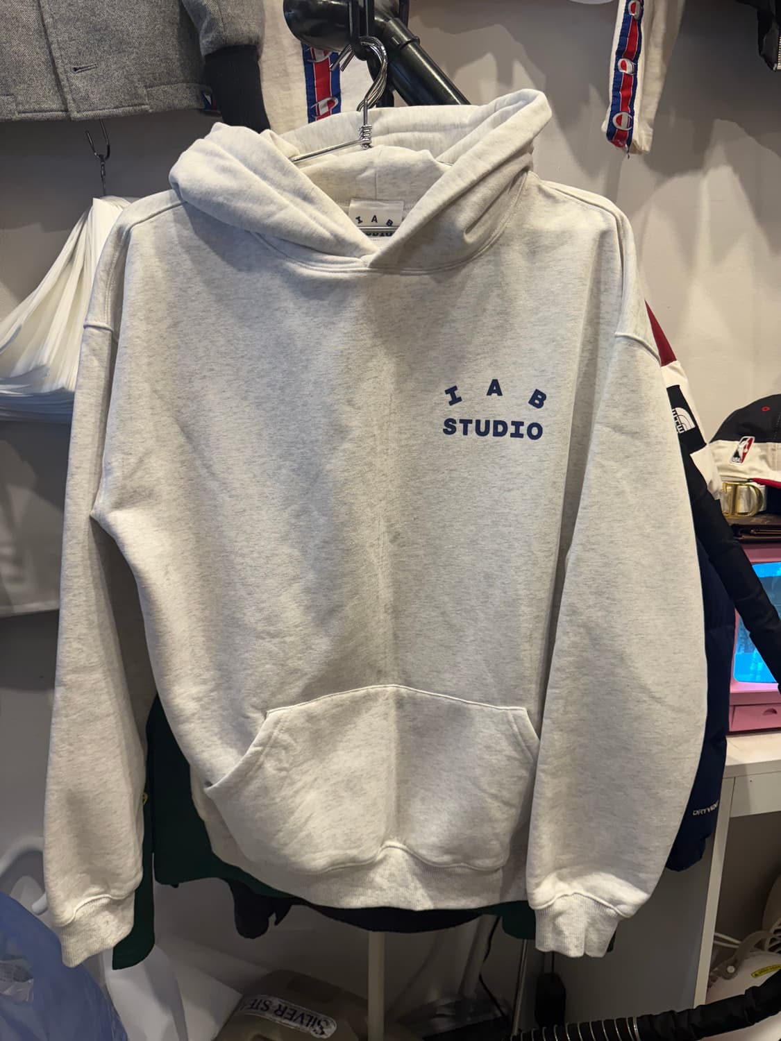 아이앱 스튜디오 후드티 라이트그레이 L 급처 상품이미지2