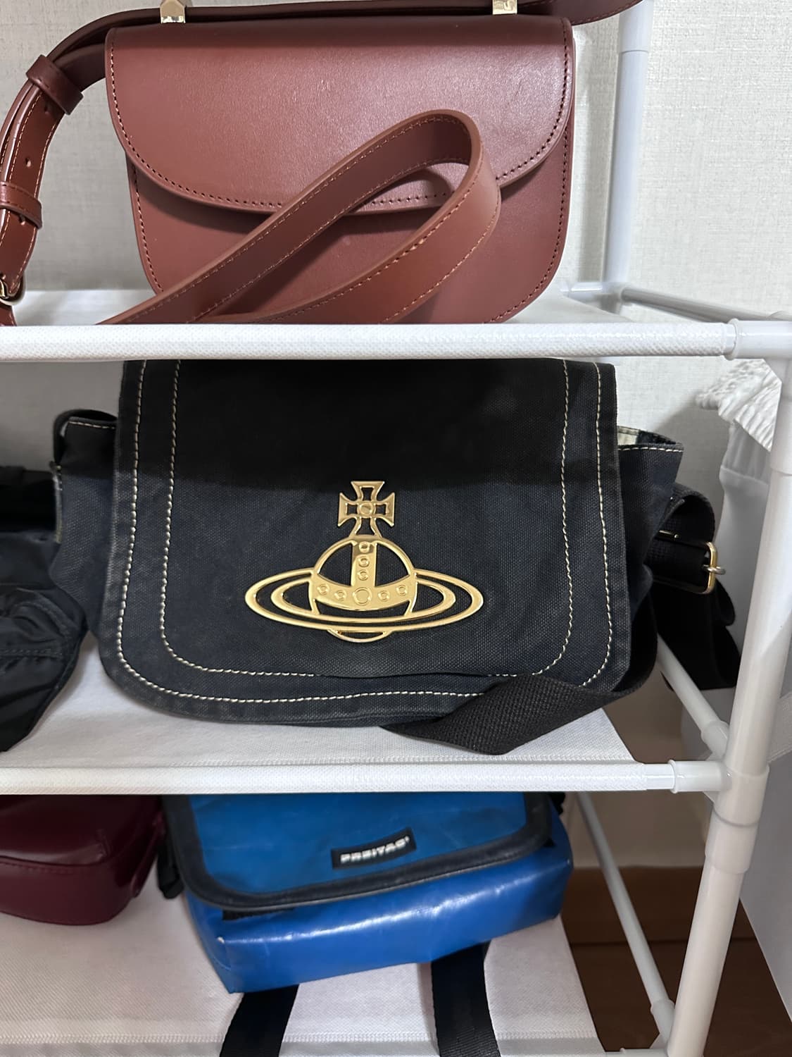 비비안웨스트우드 캔버스크로스백 상품이미지1