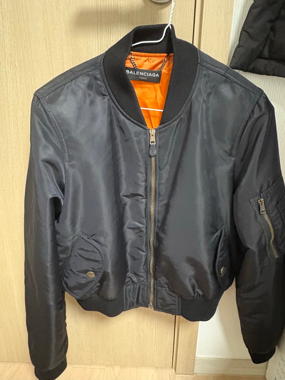 발렌시아가 17ss 크롭 봄버 상품이미지1