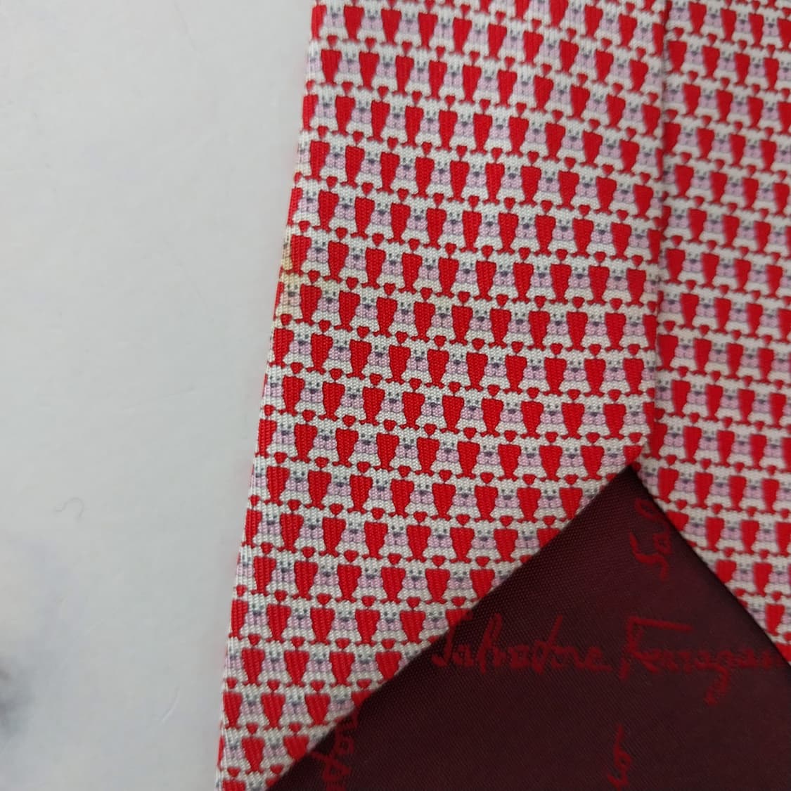 페라가모 실크 레드 강아지 패턴 넥타이 9cm B등급 K2484
 상품이미지9