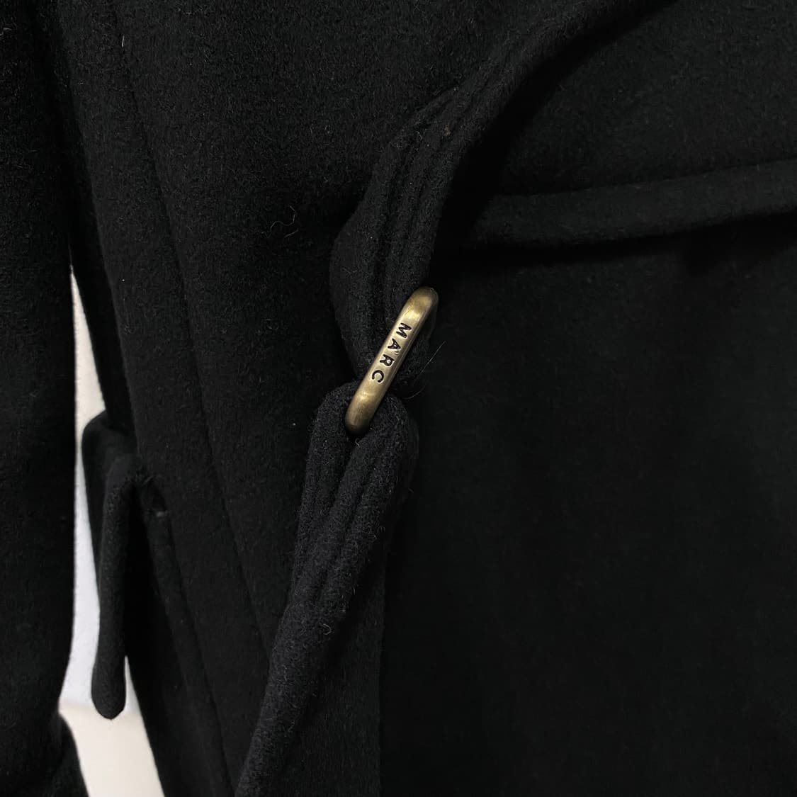 마크제이콥스 은장 더블 벨티드 버진 울 코트 블랙 상품이미지8