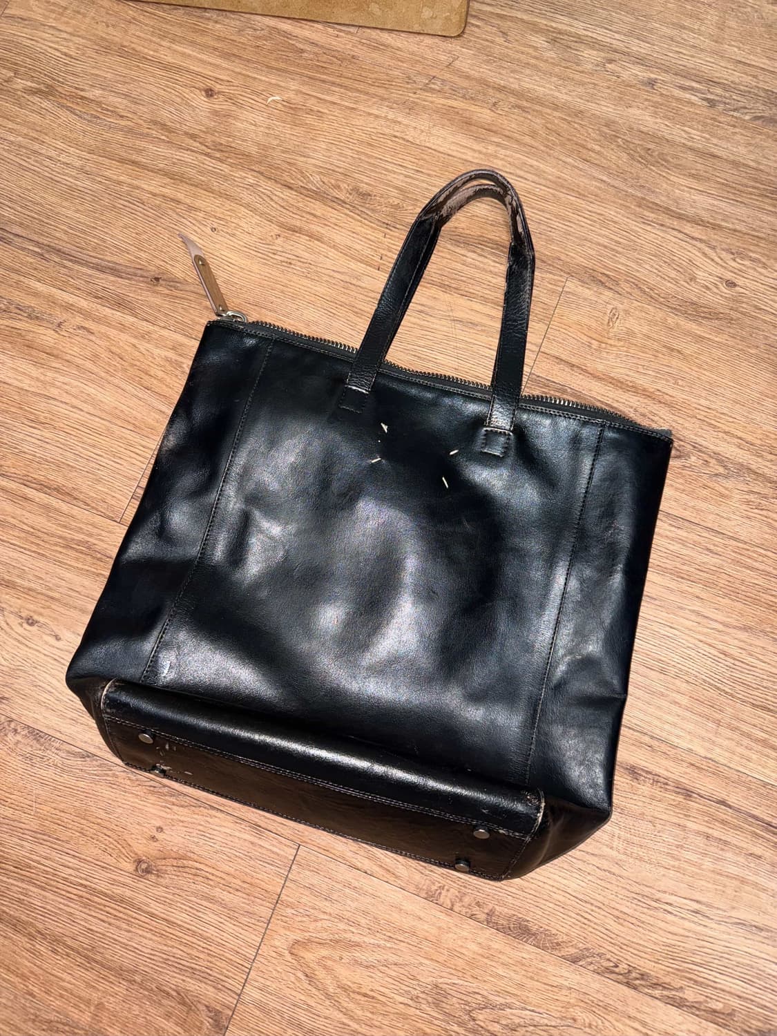 마틴 마르지엘라 레더 핸드 페인팅 토트백 상품이미지1