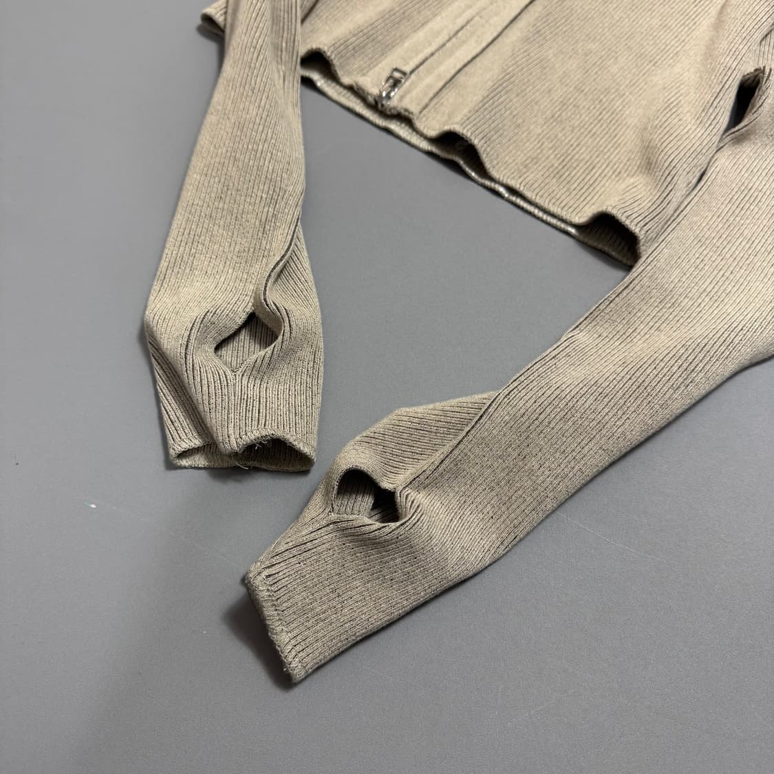 SLY JAPAN 아이보리컬러 워시드 리브드 쇼트 하이넥 가디건 상품이미지4