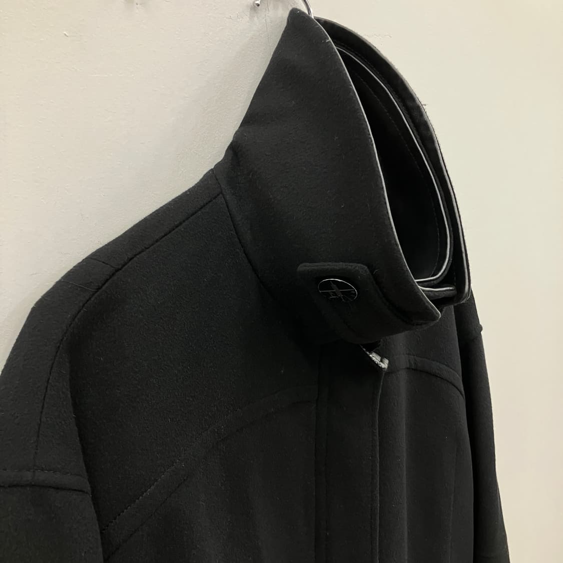 타임 블랙 캐시미어 혼방 가죽 하이넥 카라 싱글 롱 코트 상품이미지5