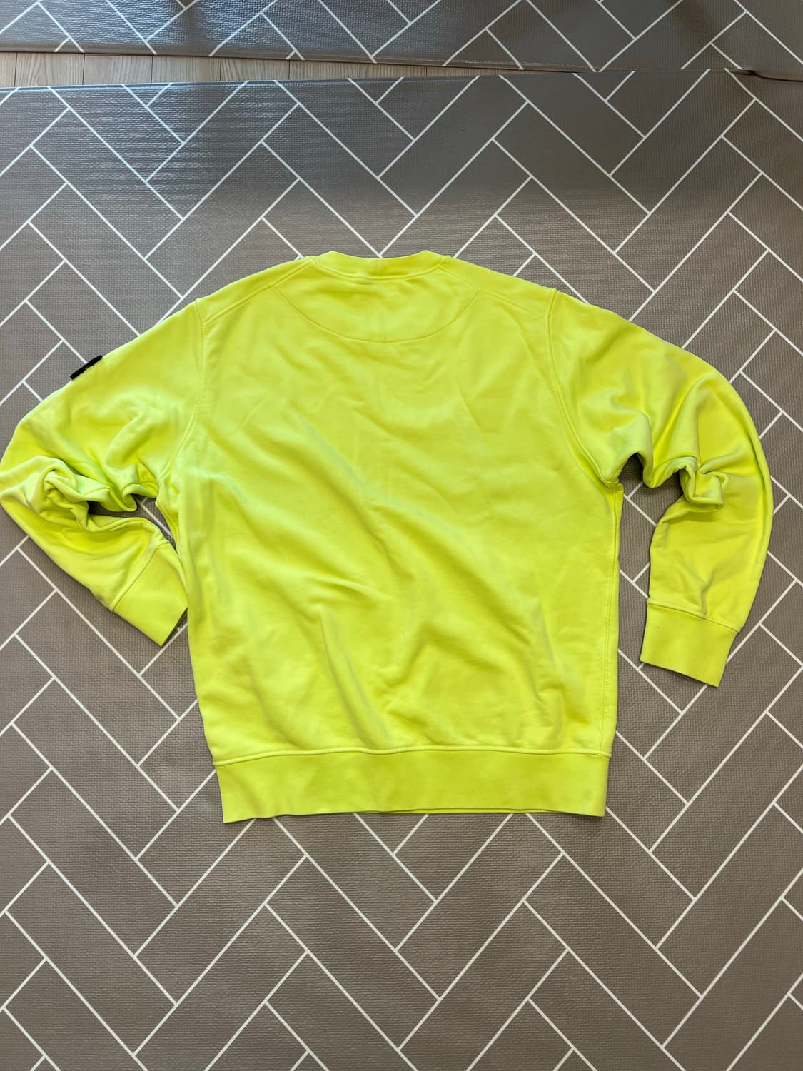 스톤아일랜드 22SS 와펜 형광 맨투맨 상품이미지3