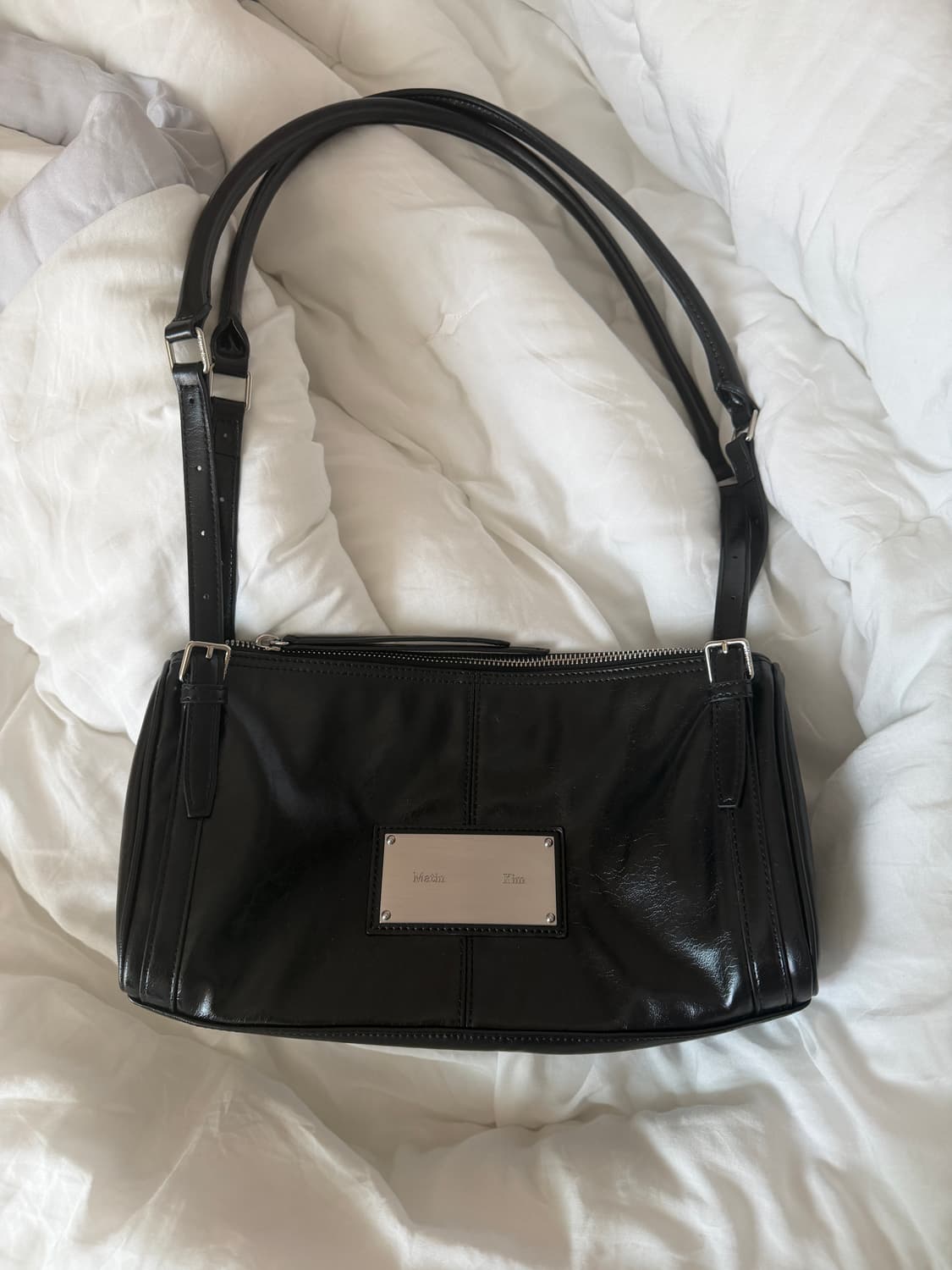 마뗑킴 BUCKLE STRAP SHOULDER BAG IN BLACK 상품이미지2