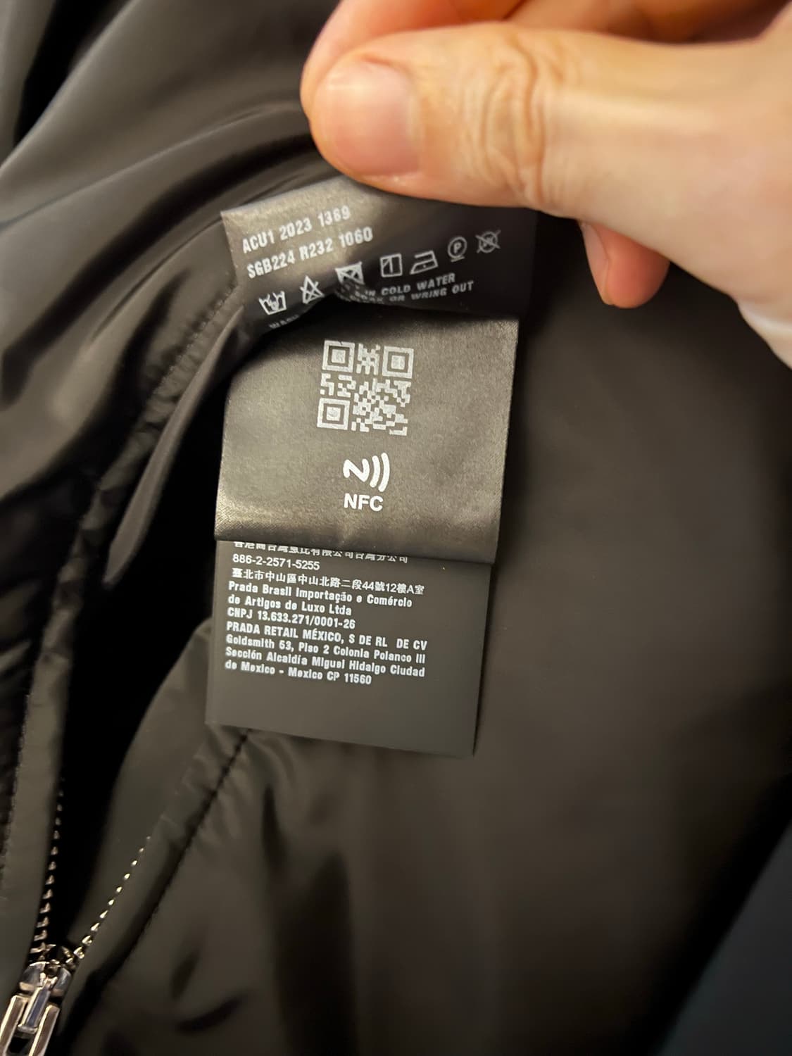 프라다 삼각로고 리버서블 경량패딩 후드 자켓 50 상품이미지8