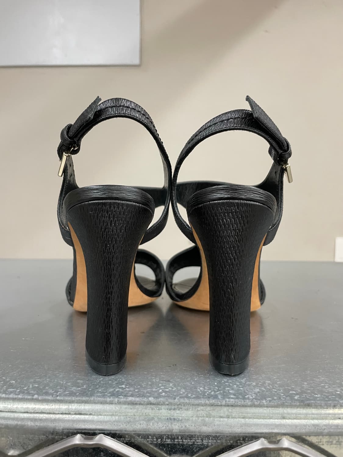 휴고 보스 IRIDE 앵클 스트랩 힐 37 상품이미지3