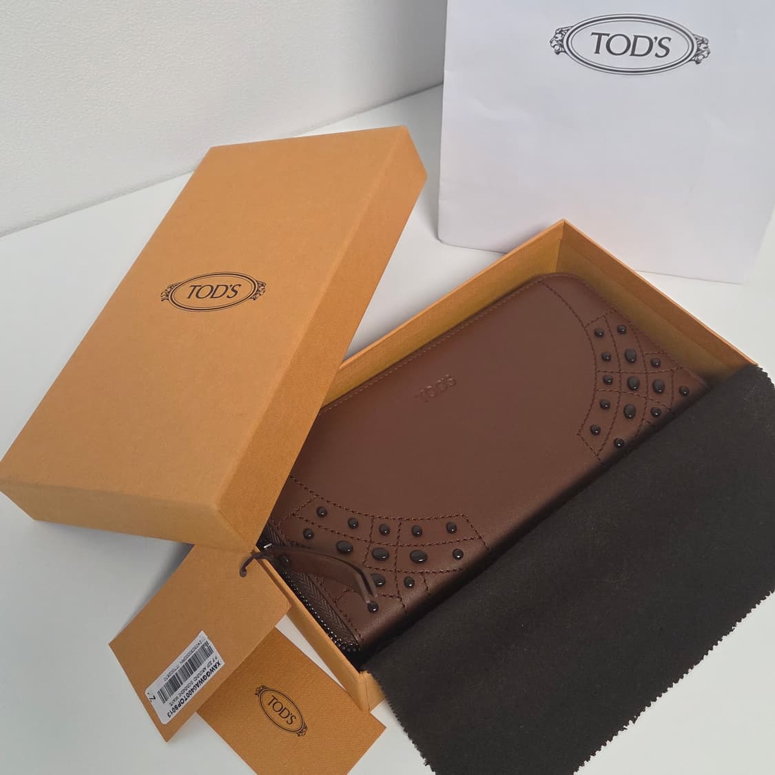 TOD'S 토즈 정품 미사용 고미노 짚라운드 지갑 장지갑 은장 레더지갑 상품이미지1