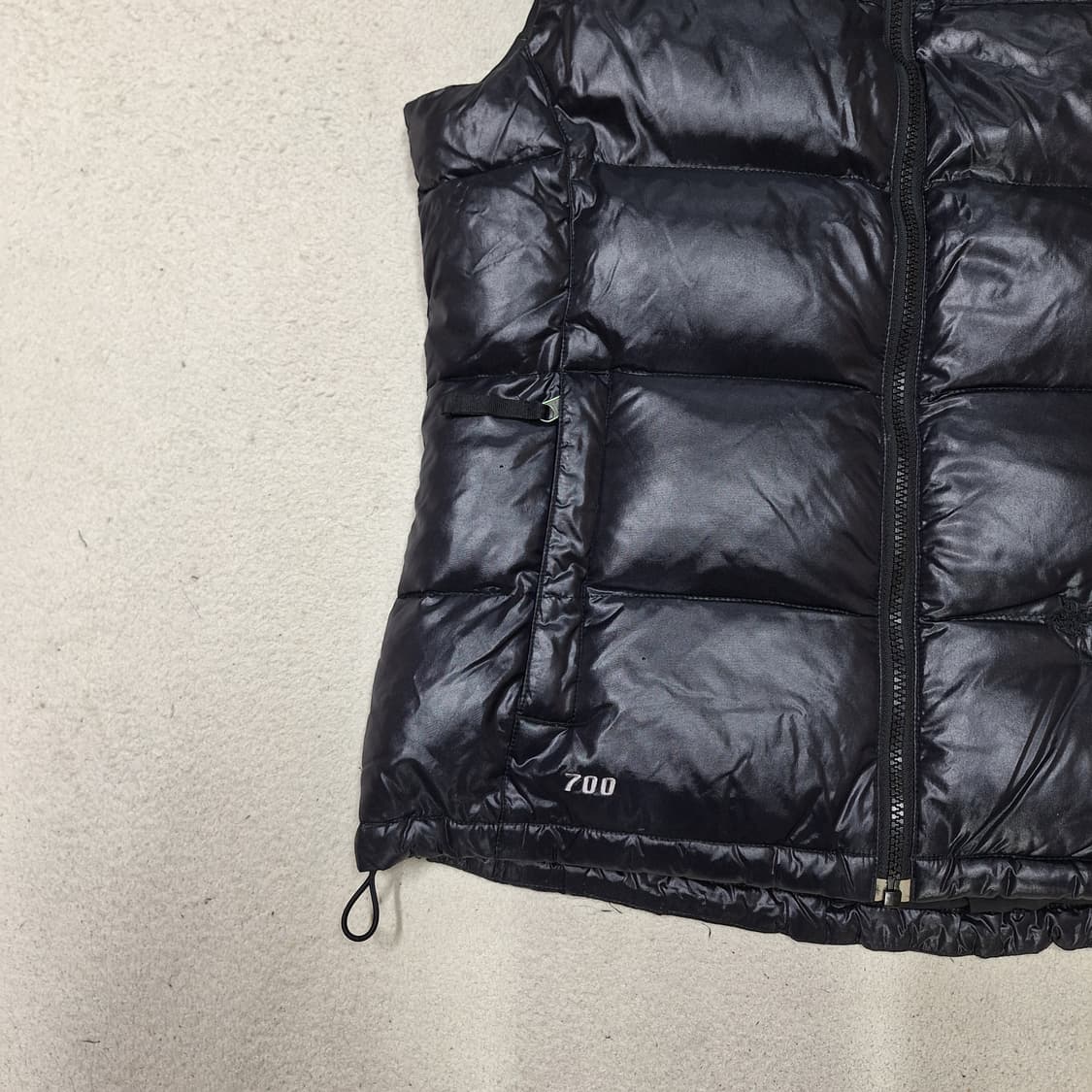 노스페이스  700눕시 유광패딩조끼M 상품이미지4