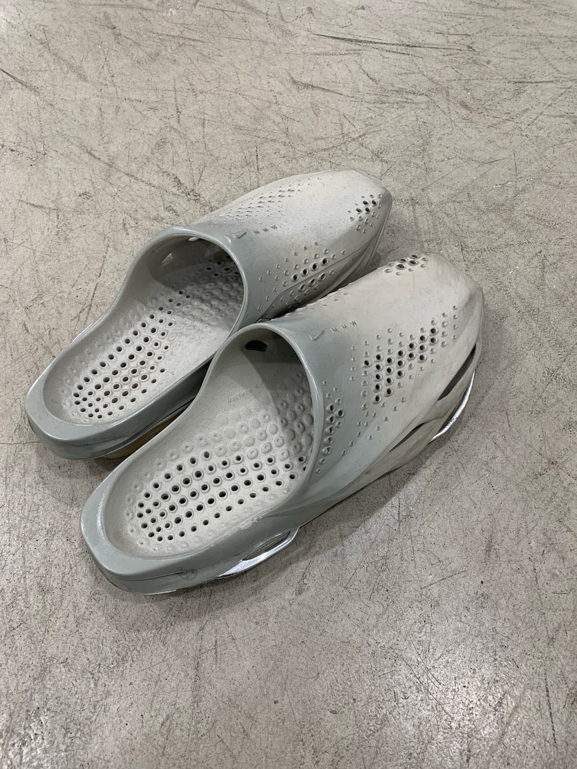 나이키 매튜 윌리엄스 005 슬라이드 라이트 본 앤 크롬 상품이미지1