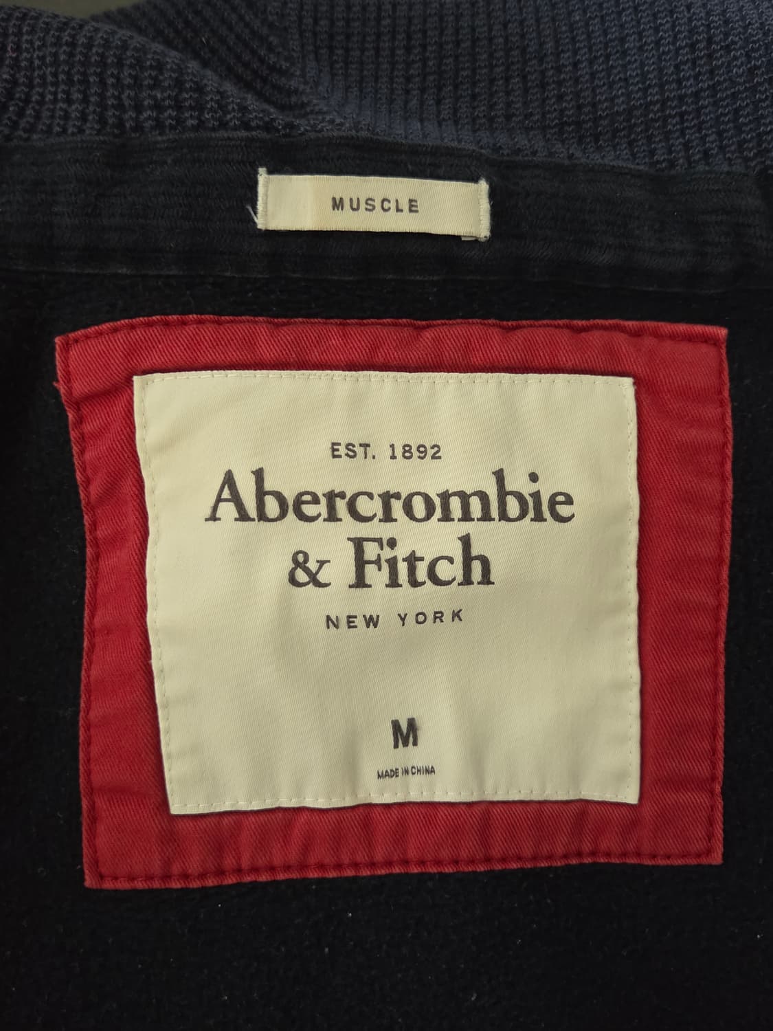 [아베크롬비 앤 피치] 머슬 핏 빅 로고 아플리케 후드집업 | 00126 상품이미지3