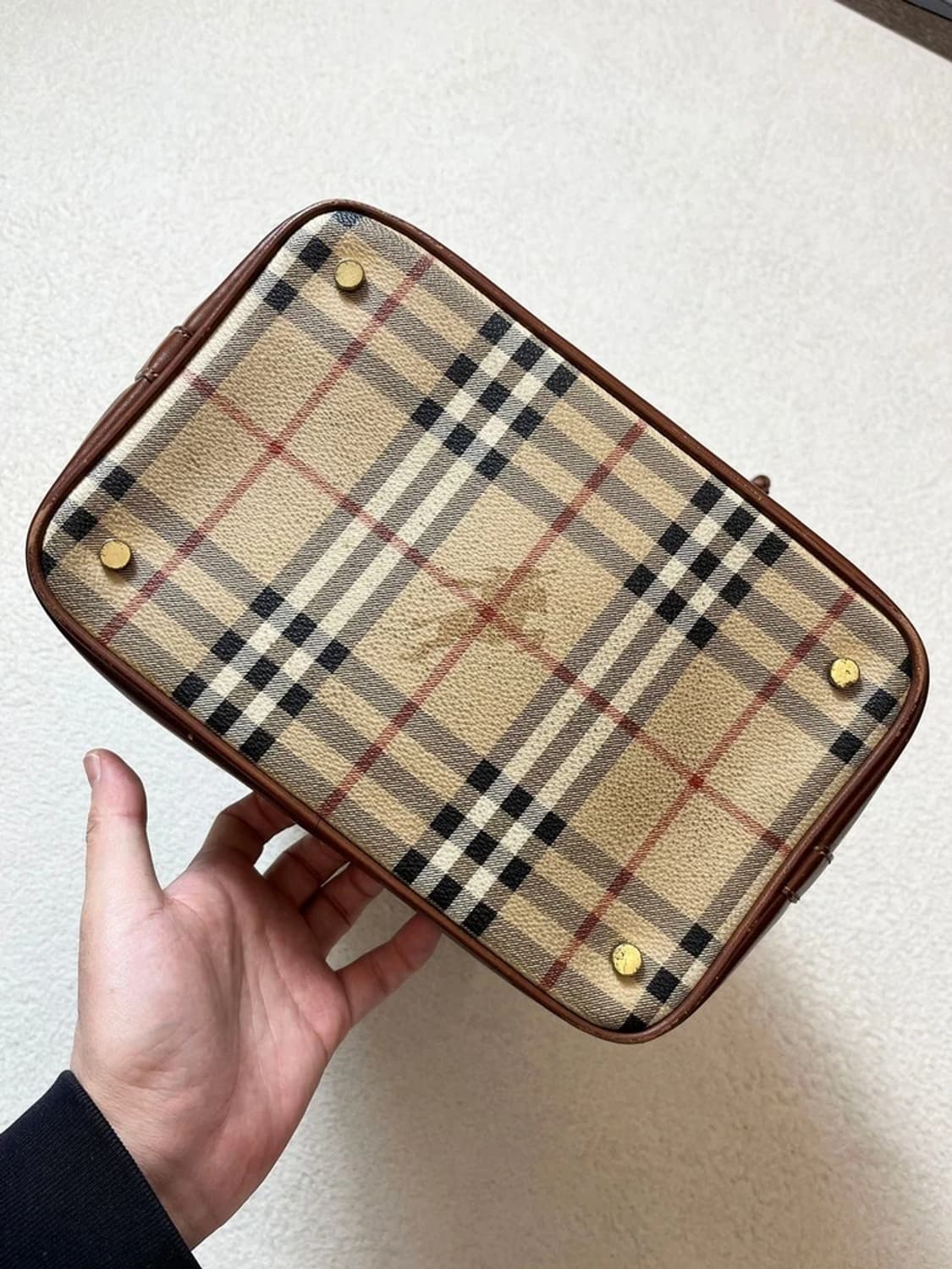 버버리 헤이마켓 체크 버킷백 A1748 상품이미지5