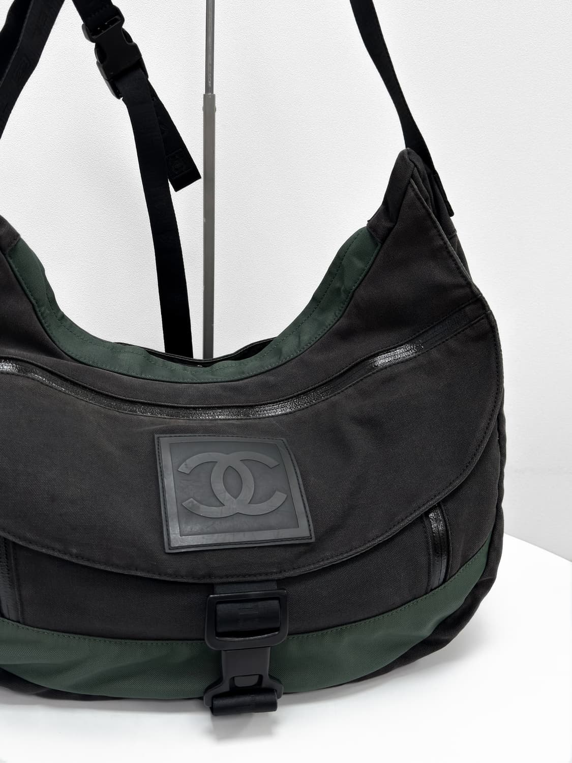 CHANEL Sports Canvas Crossbody Bag 상품이미지4