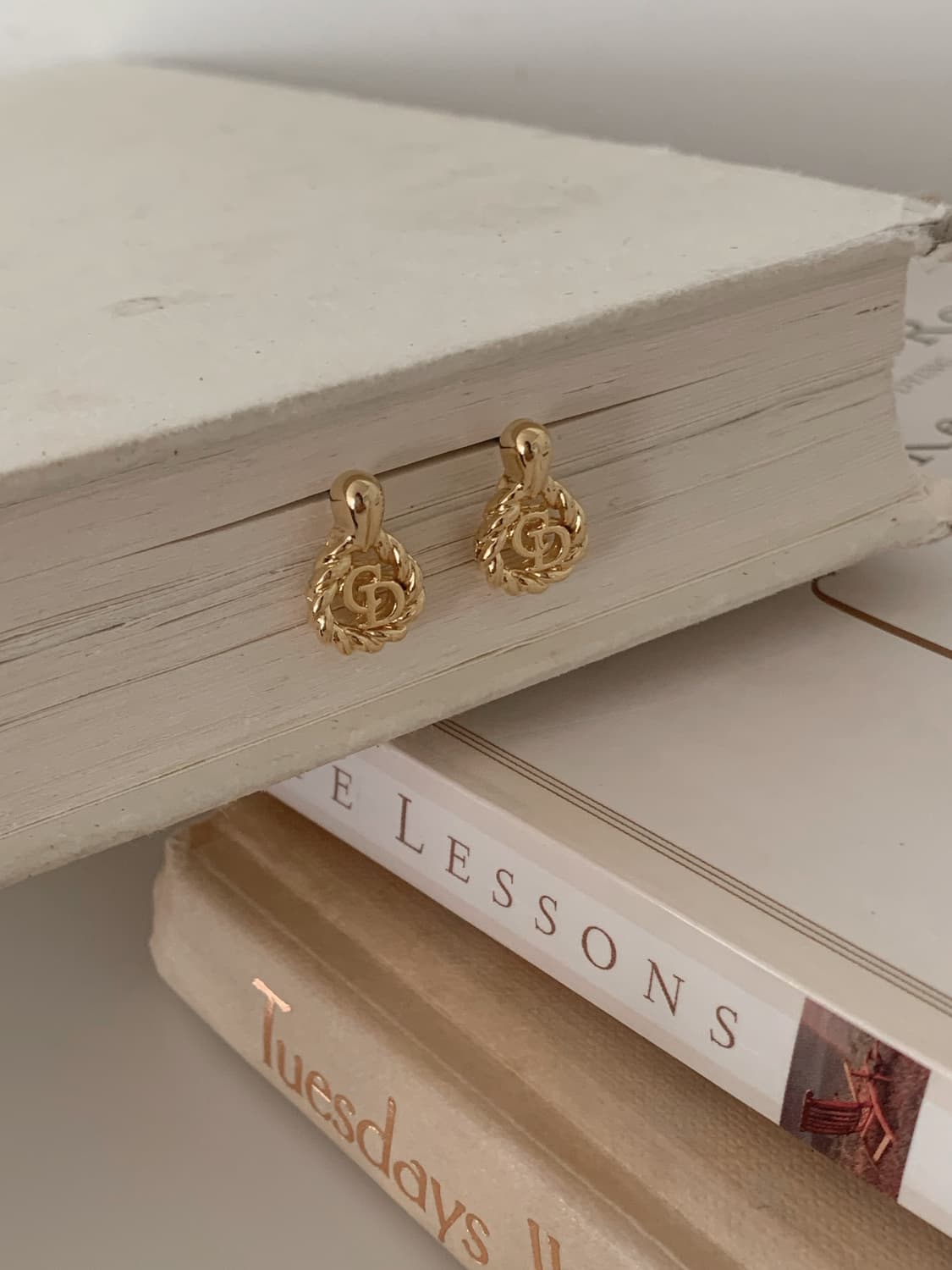 [ 디올 ]  디올 골드 로고 귀걸이 상품이미지2