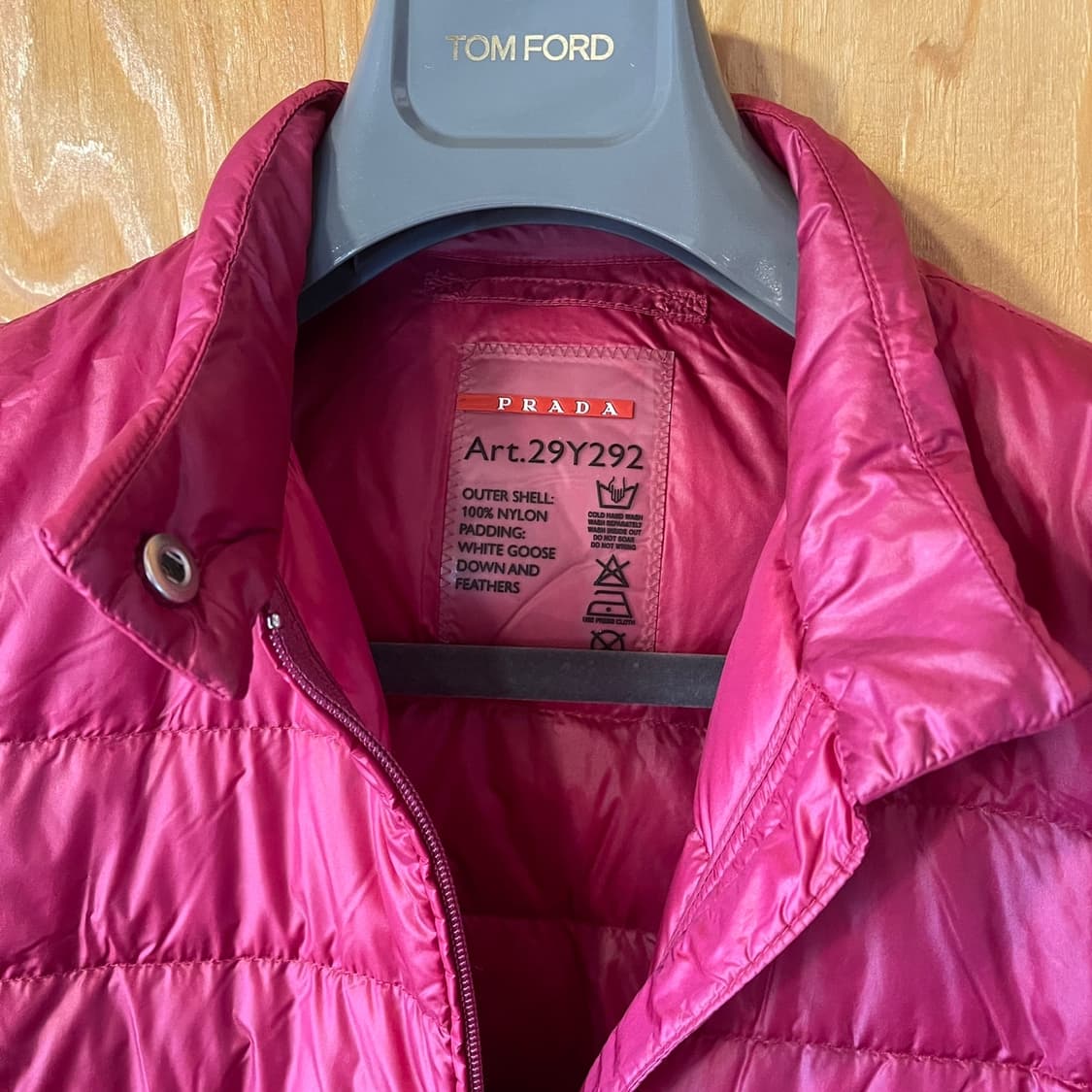 프라다 삼각로고 패딩 판매 합니다.  상품이미지3