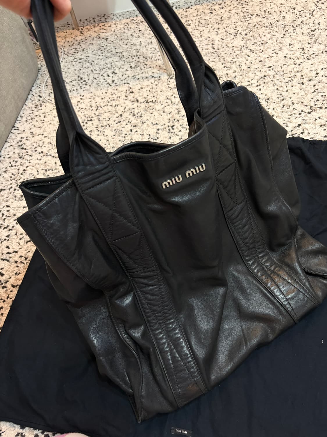 미우미우 가죽 토트백 상품이미지2