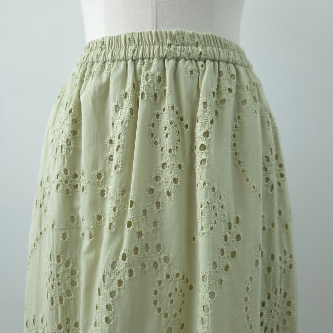 GU 라이트그린 자수 펀칭 티어드 스커트 상품이미지2