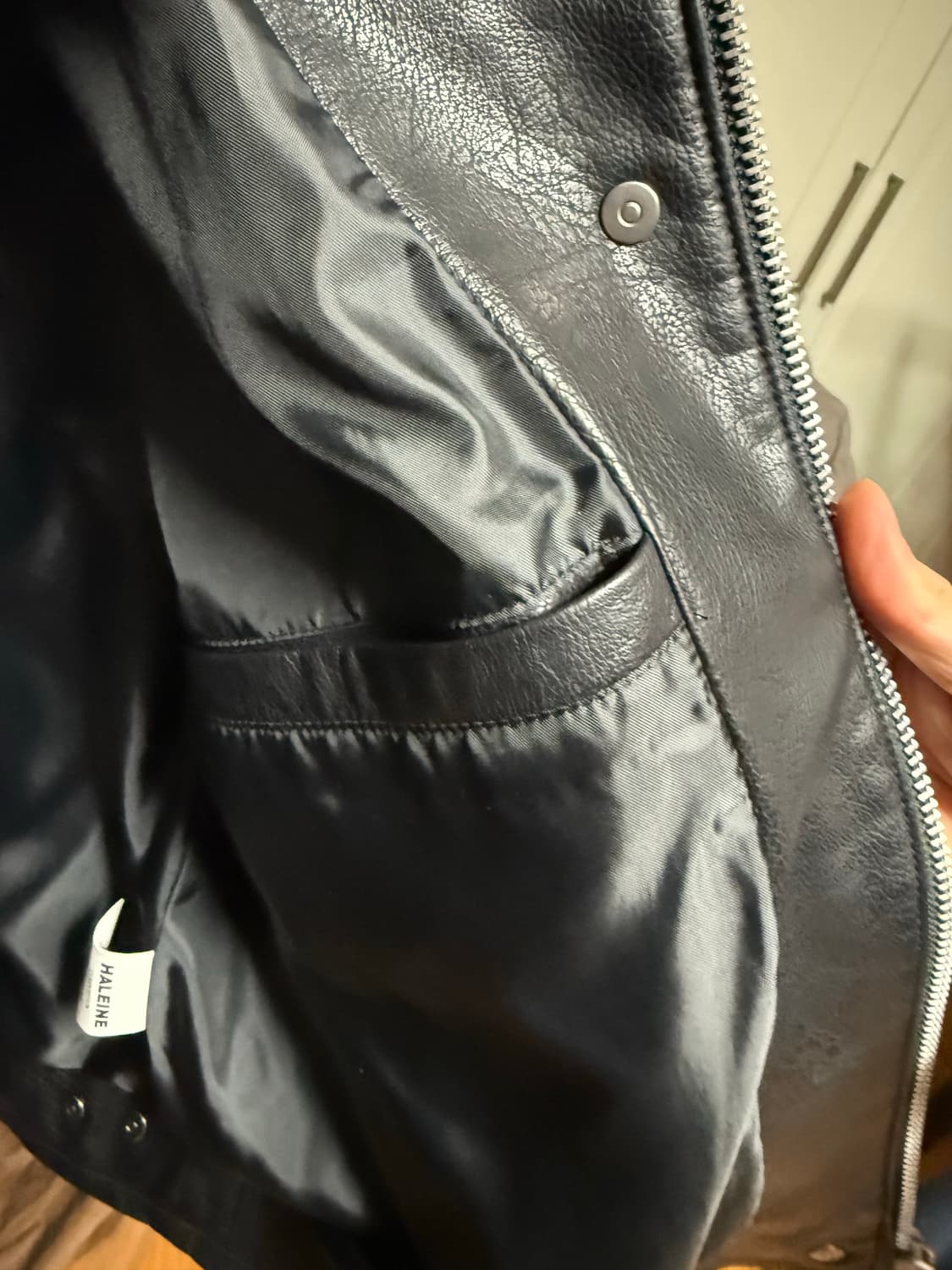 알렌느 - 벨티드 3D 레더 바이커 자켓 (블랙/1) 상품이미지4