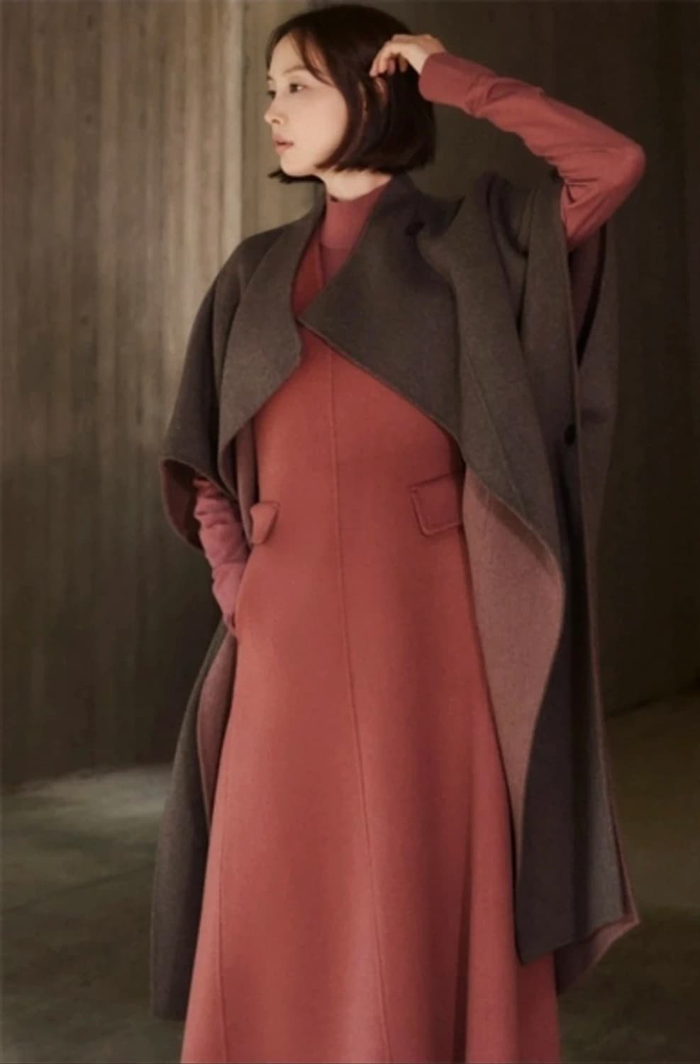 지스튜디오 지춘희 울 케이프 코트 상품이미지8