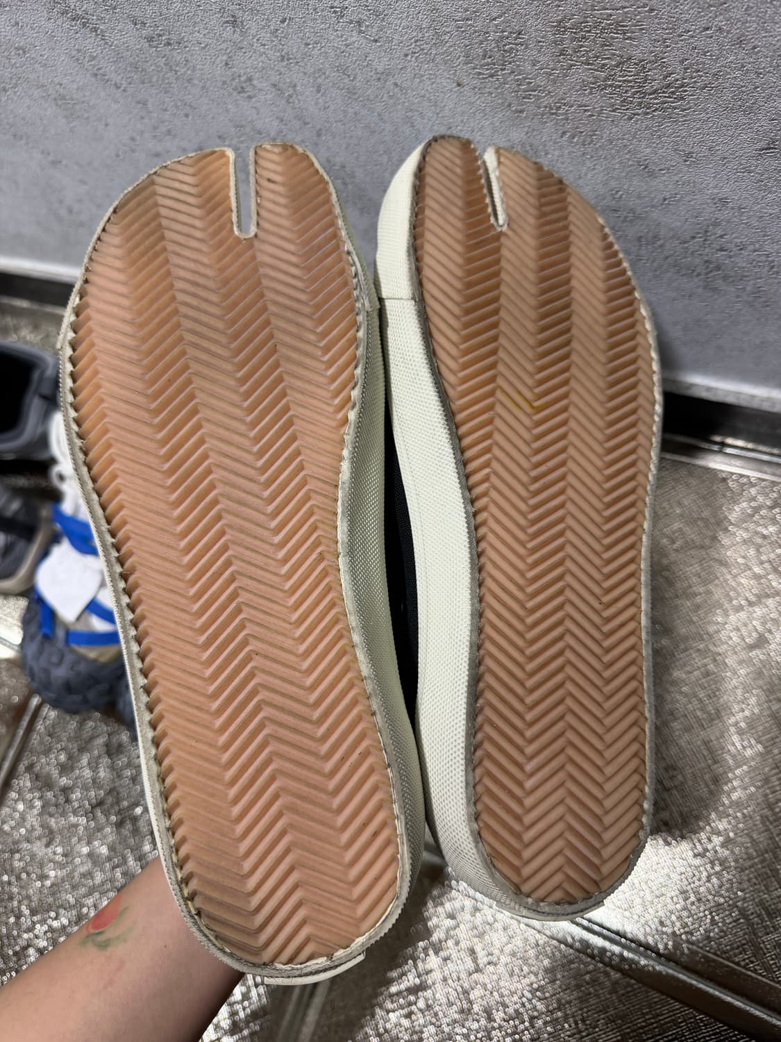 마르지엘라 스니커즈 41.5 상품이미지2