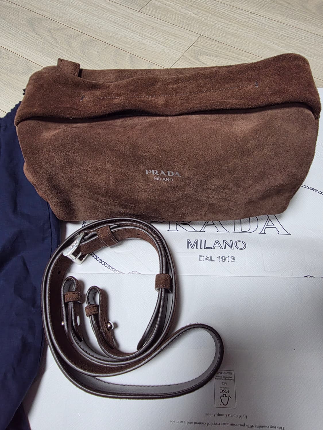 프라다 스웨이드 가죽 숄더백  상품이미지3